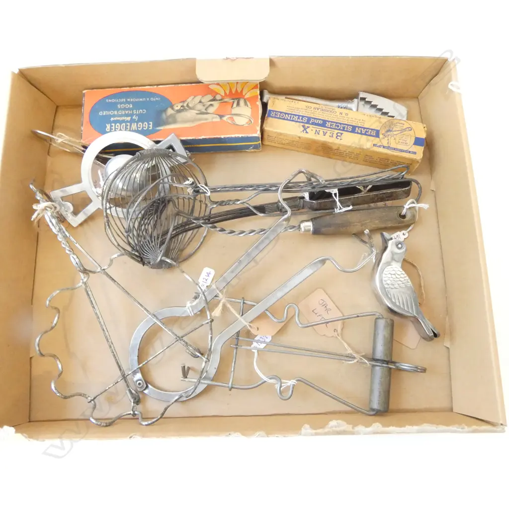 1365/1054/1398/1214/1237/1643/1085/1771/1437/1512/1469/2504 COLLECTION OF VINTAGE KITCHEN IMPLEMENTS Image 1++