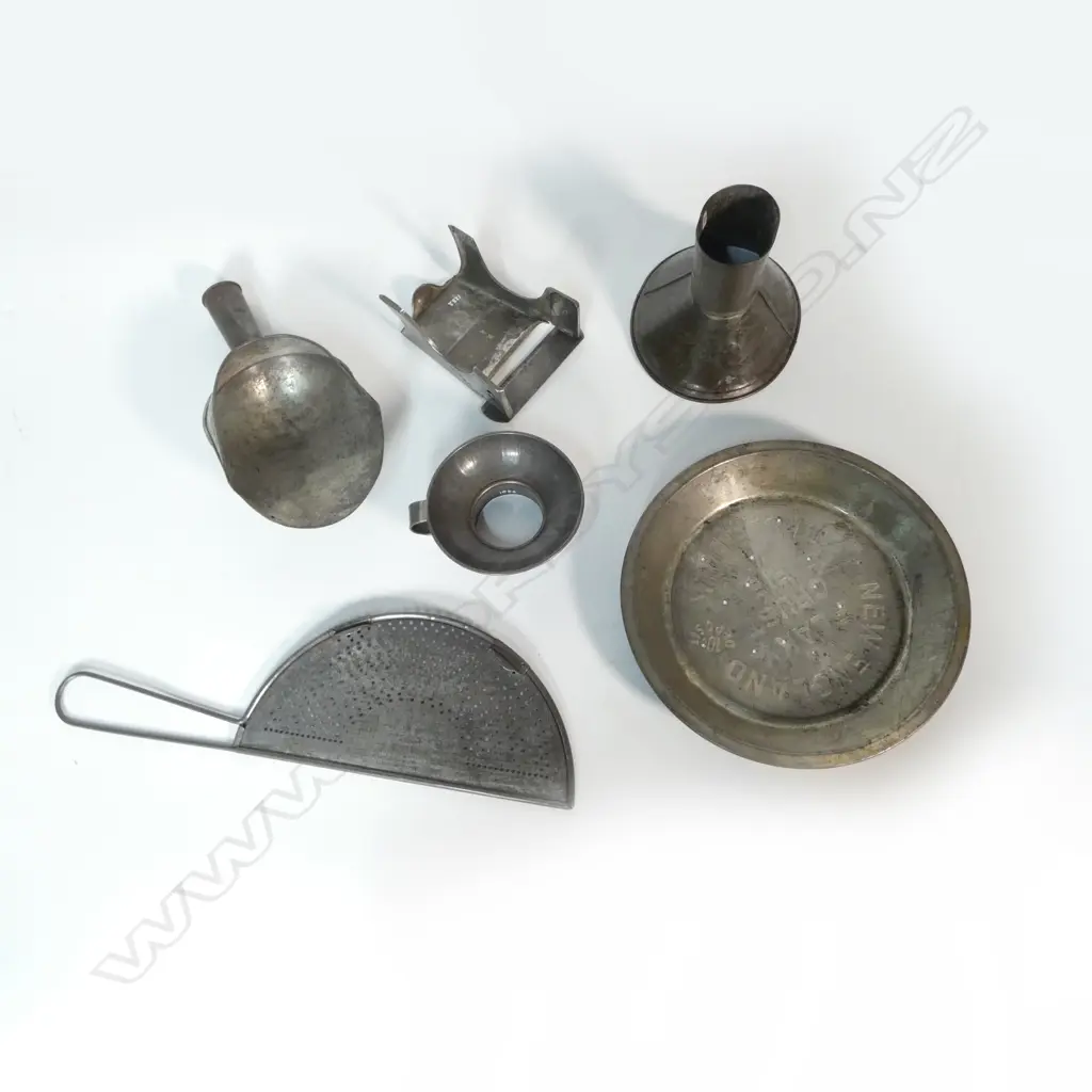 1244/3730/1282/1066/1084/1001 6 PCS VINTAGE TIN WARE Image 1++