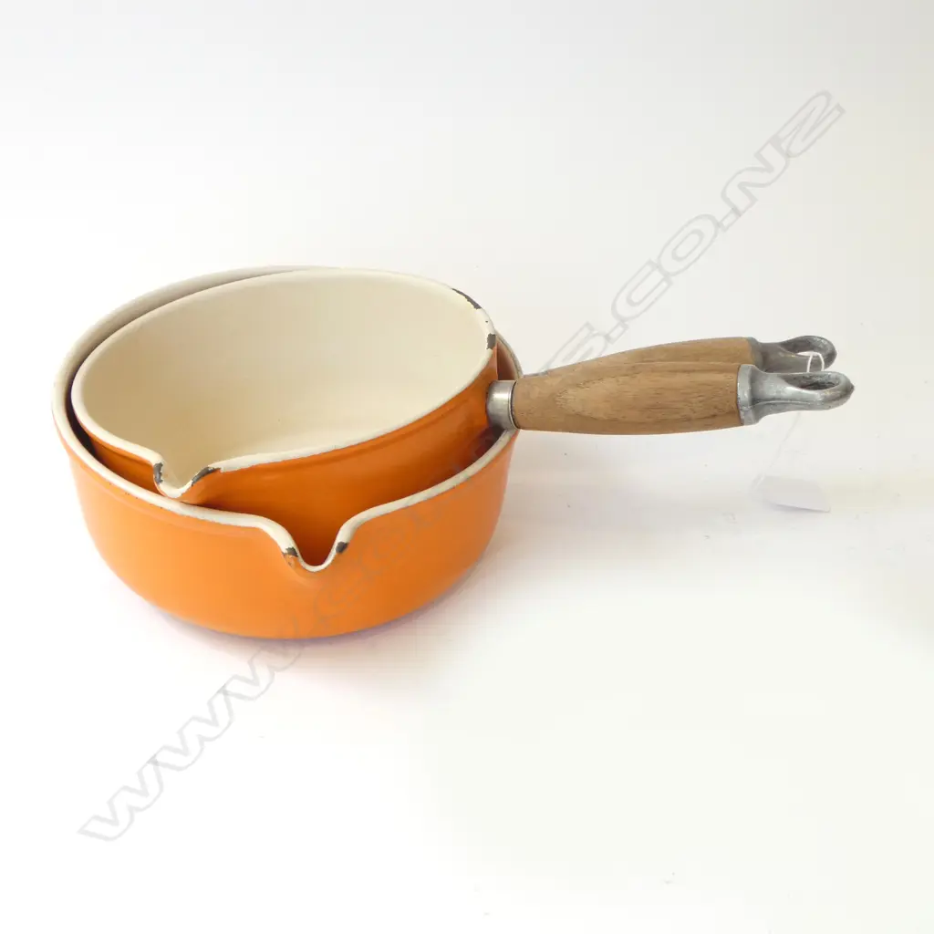 GRADUATED PR OF CAST IRON & ENAMEL LE CRUESET SAUCE POTS, LARGEST Dia.200mm Image 1++