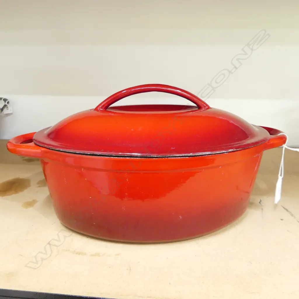 RED ENAMELLED CAST IRON OVAL LIDDED CASSEROLE W.370mm Image 1++