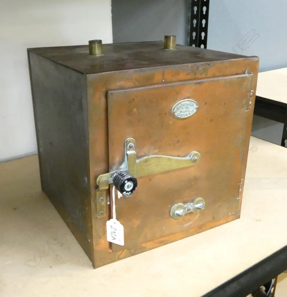 ANTIQUE COPPER MEDICAL AUTOCLAVE for sterilising; BROWN & SON MAKERS WEDMORE St. LONDON 260x290x260mm Image 1++