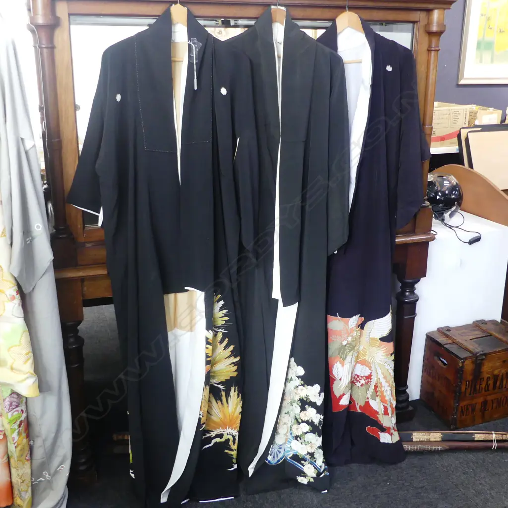 3 BLACK KIMONO / YUKATA JACKETS Image 1++