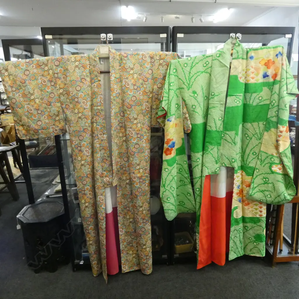 2 KIMONO / YUKATA; VIVID LIME GREEN & CIRCLE DESIGN Image 1++