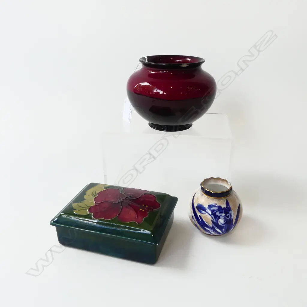 MOORCROFT LIDDED BOX (FAULTS), RD FLAMBE SQUAT VASE (FAULTS) & OTHER RD (FAULTS) Image 1++