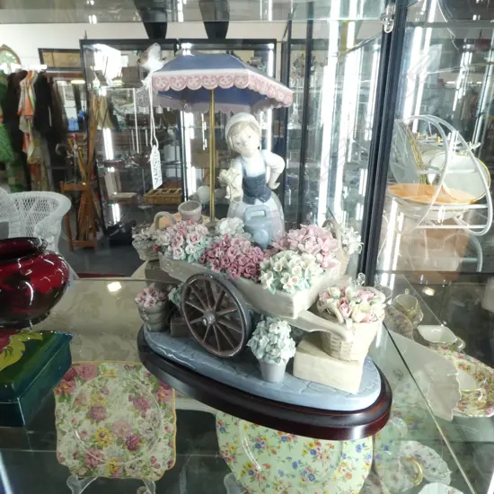 LLADRO #1454 'FLOWERS OF THE SEASON' H.300mm