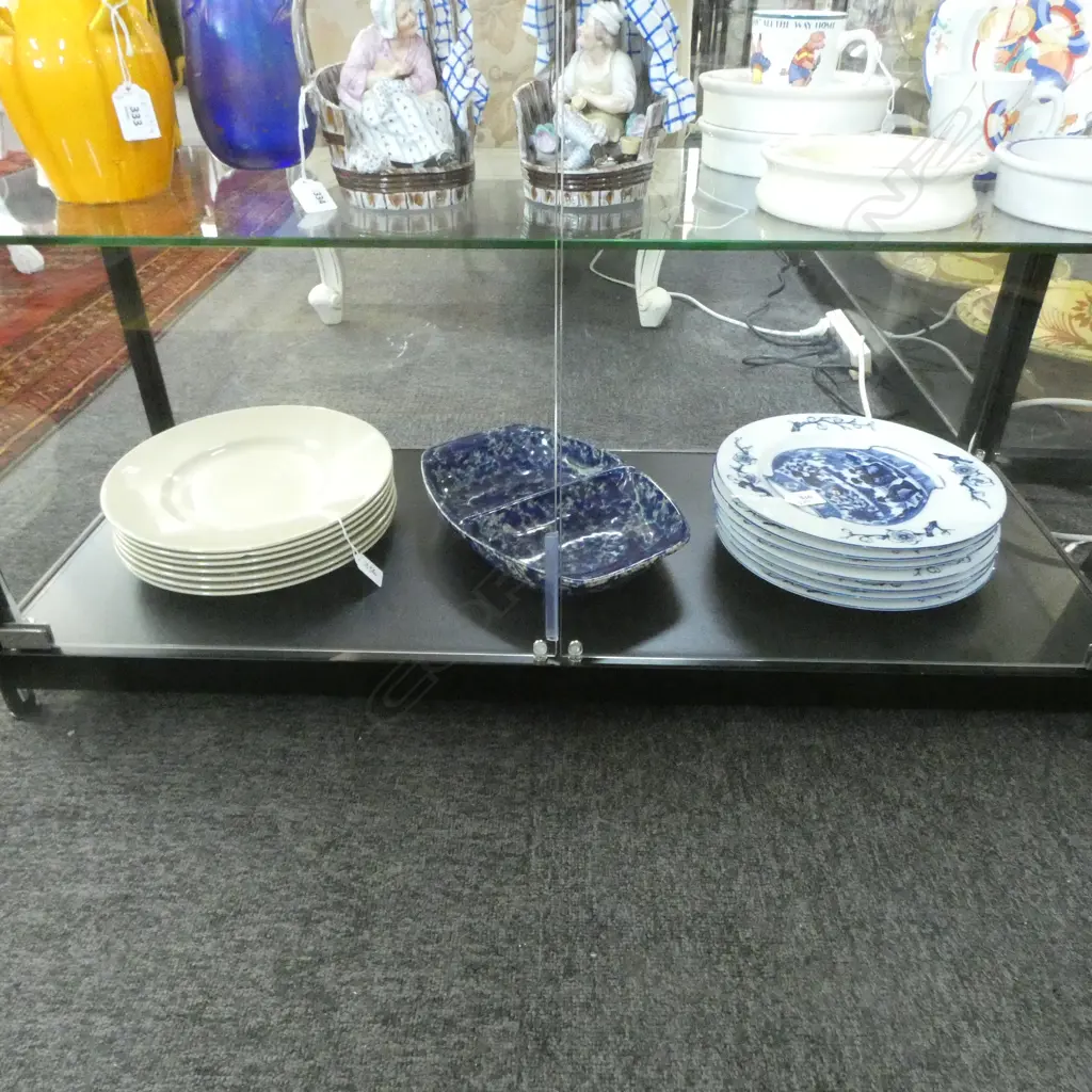 14 PLATES (chips); 7 B/W 'BLUE VASES' HALDON GROUP 265mm dia, 7 WEDGWOOD & BENNINGTON POTTERS 'BLUE AGATE' DISH W.305mm Image 1++
