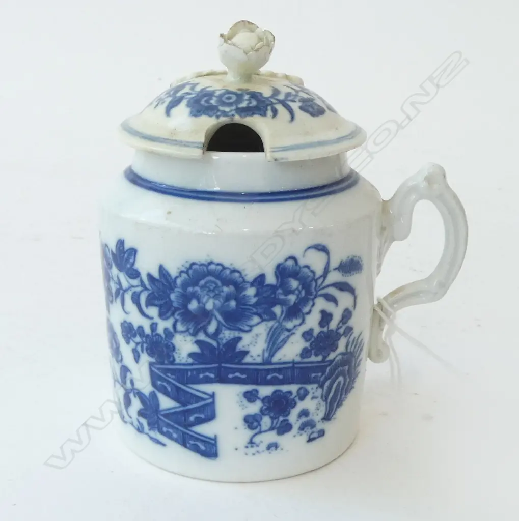 WORCESTER B/W LIDDED MUSTARD POT C.1770 H.100mm... Image 1++