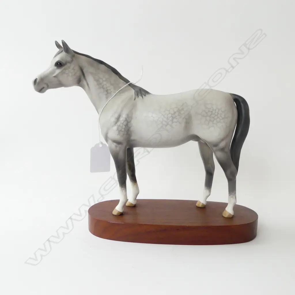 BESWICK CONNOISSEUR HORSE 'ARAB' on wooden plinth base. H.215mm Image 1++