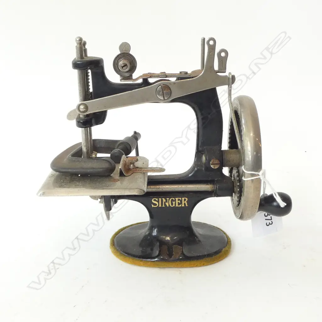 MINIATURE SINGER SEWING MACHINE 175x100x160mm Image 1++