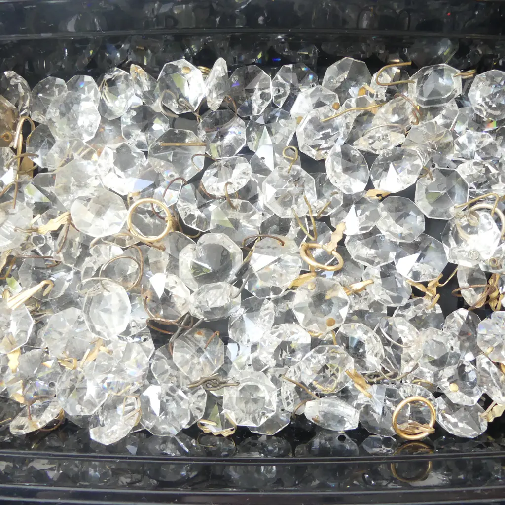 150 SMALL FACET CUT CRYSTALS FOR HANGING, D.14MM Image 1++