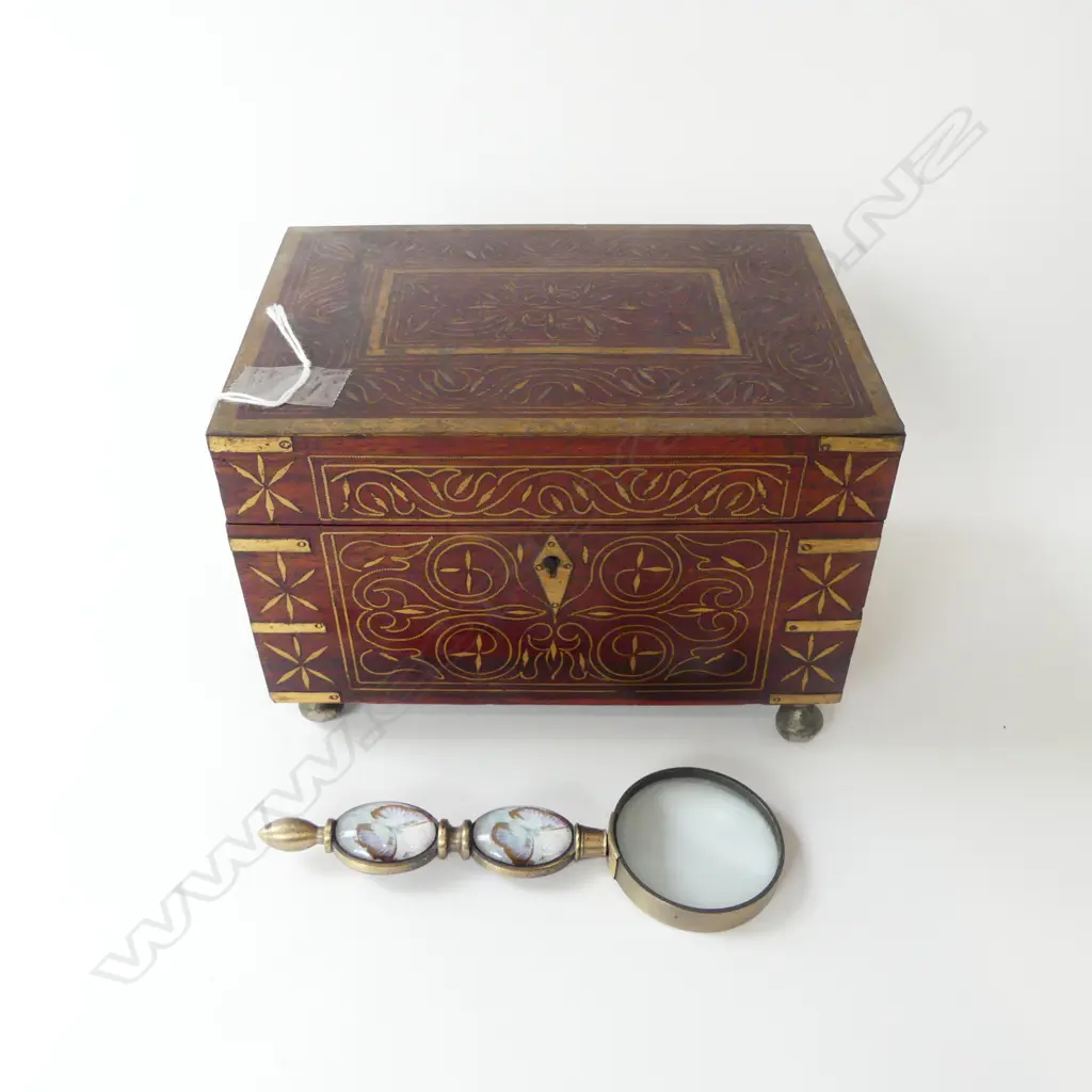 INLAID BRASS FOOTED BOX 185x135x125mm & ANTIQUE MAGNIFYING GLASS  Image 1++