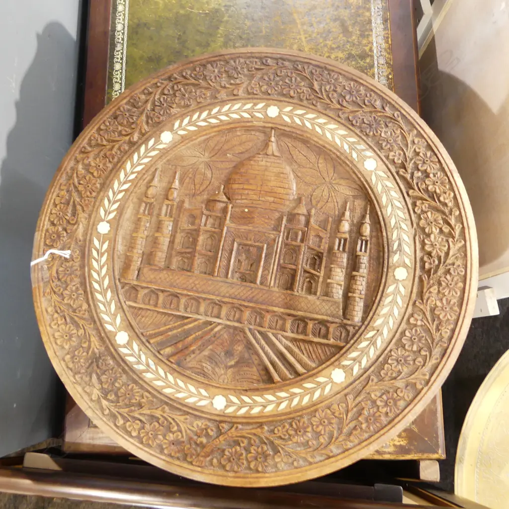 INDIAN CARVED WOODEN SIDE TABLE w. TAJ MAHAL DESIGN H.400mm 390mm dia & INDIAN GAME TABLE H 400mm Image 1++