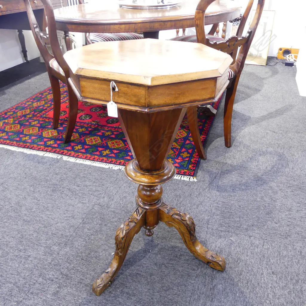 VICTORIAN WALNUT SEWING TABLE Image 1++
