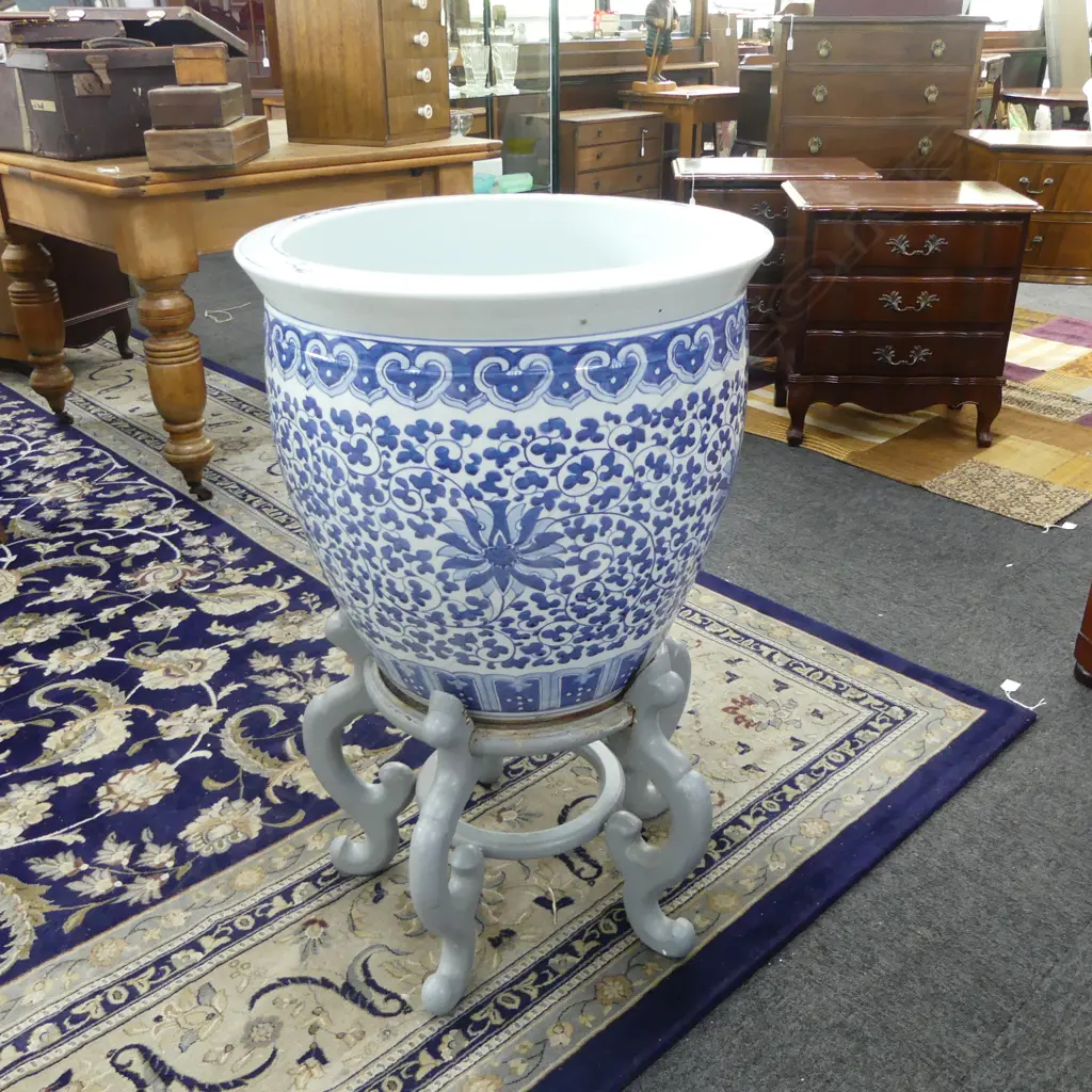 PR LG B/W PLANTERS ON STANDS H.830mm, 530mm dia cracks to base Image 1++