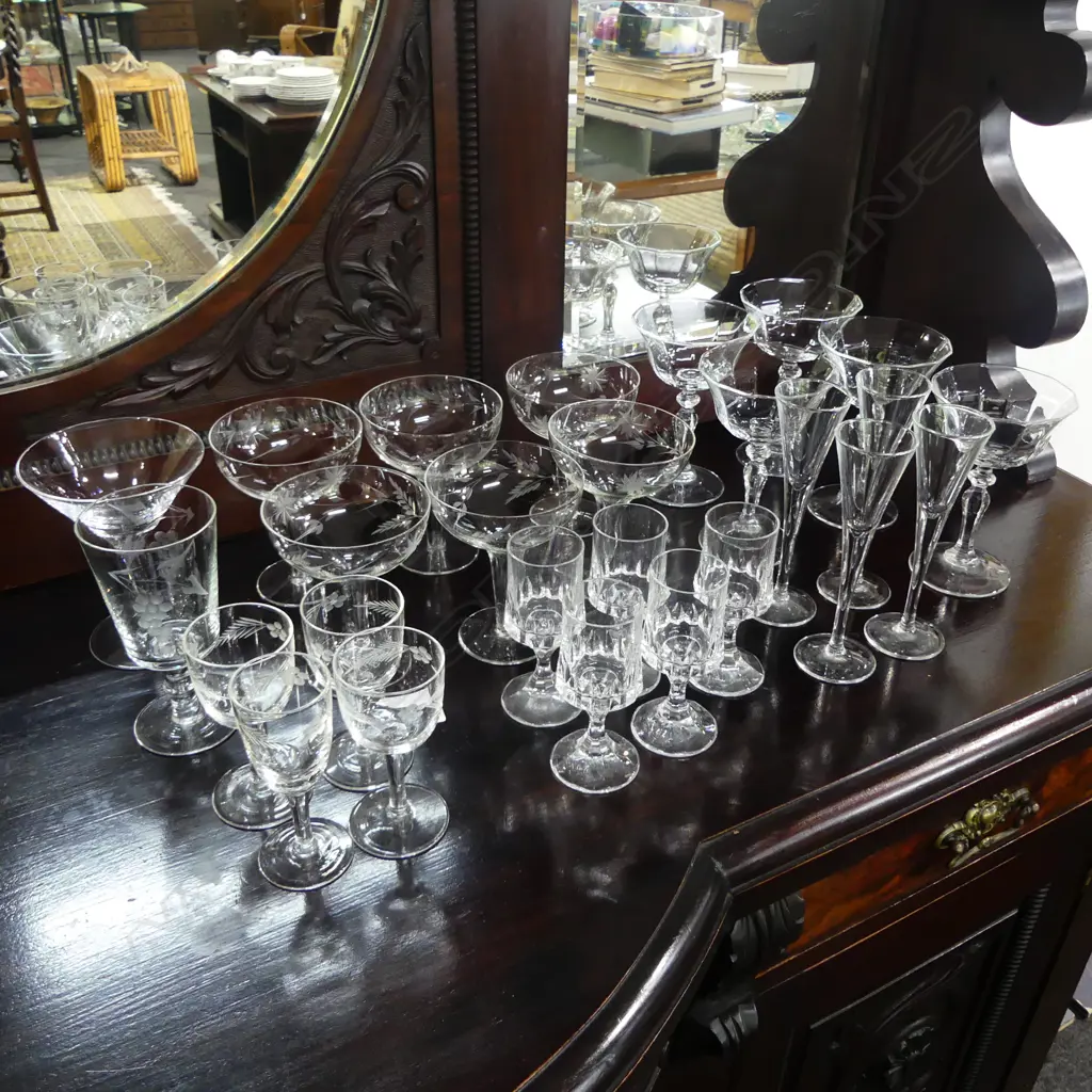 ASST. GLASSES INCL. 6 HOLLOW STEMS Image 1++