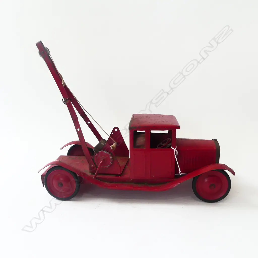 LG VINTAGE RED METAL TOW TRUCK L.460mm Image 1++