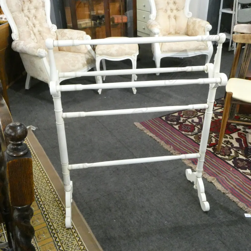 WHITE TOWEL RACK H.985mm W.805mm Image 1++