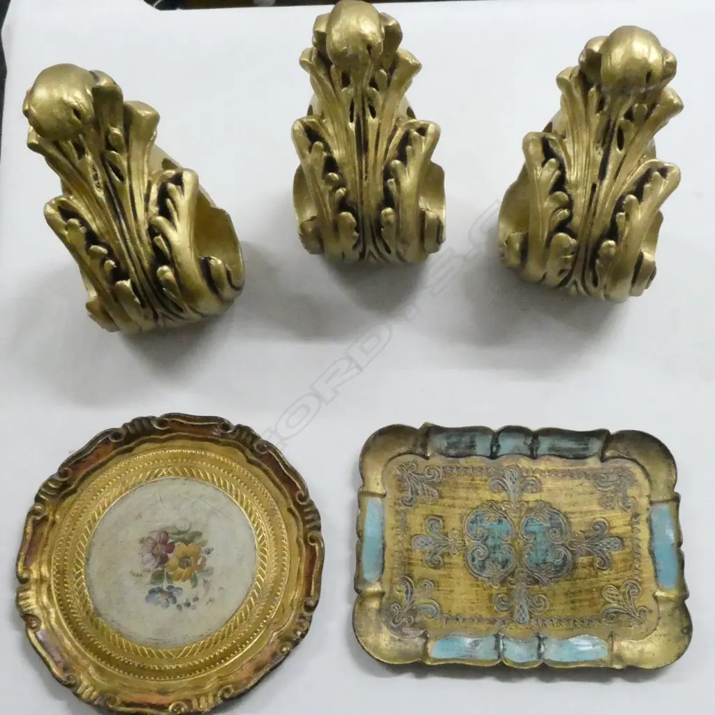 3 GILT WOODEN WALL HANGINGS & 2 TRAYS Image 1++