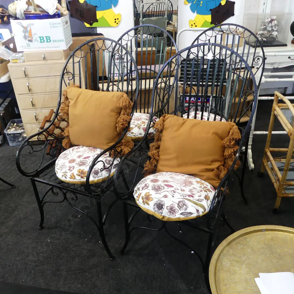 4 BLACK METAL OUTDOOR CHAIRS Image 1++