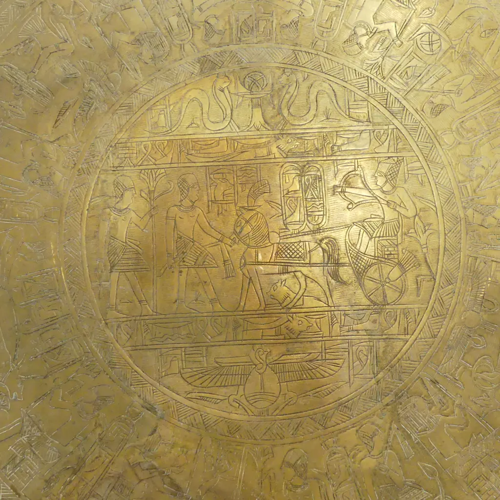 TRAY TABLE w. EGYPTIAN DESIGN H.470mm, 630mm dia Image 1++
