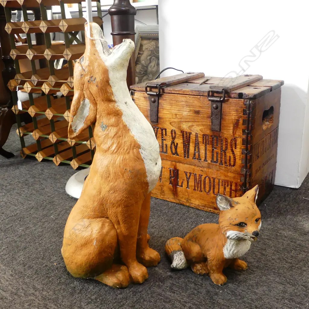 PAINTED CONCRETE GARDEN FOX H.520mm & BABY CUB Image 1++