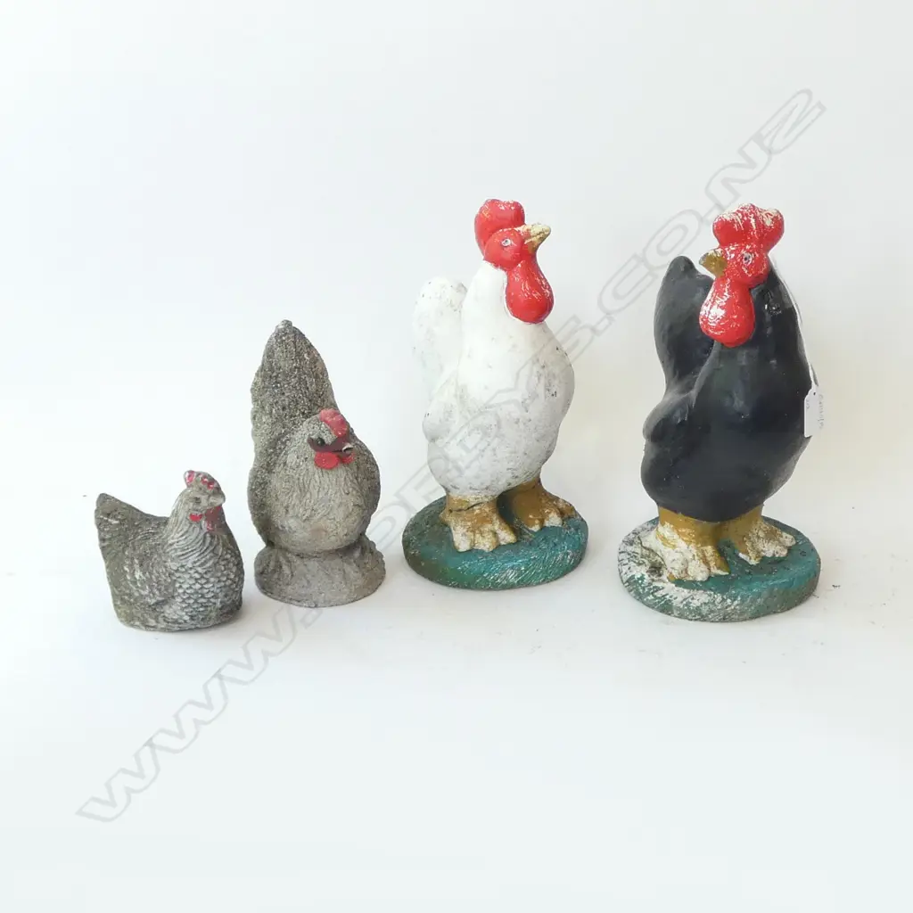 2 PAINTED CONCRETE GARDEN ROOSTERS H.320mm + 2 CHICKENS Image 1++