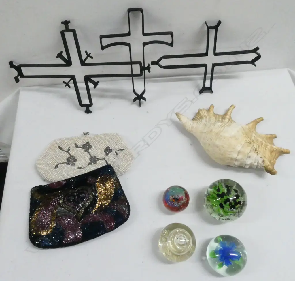 SHELL L.275mm, 4 ART GLASS PAPERWEIGHTS, 3 METAL CROSSES, 2 BEADED EVENING BAGS Image 1++
