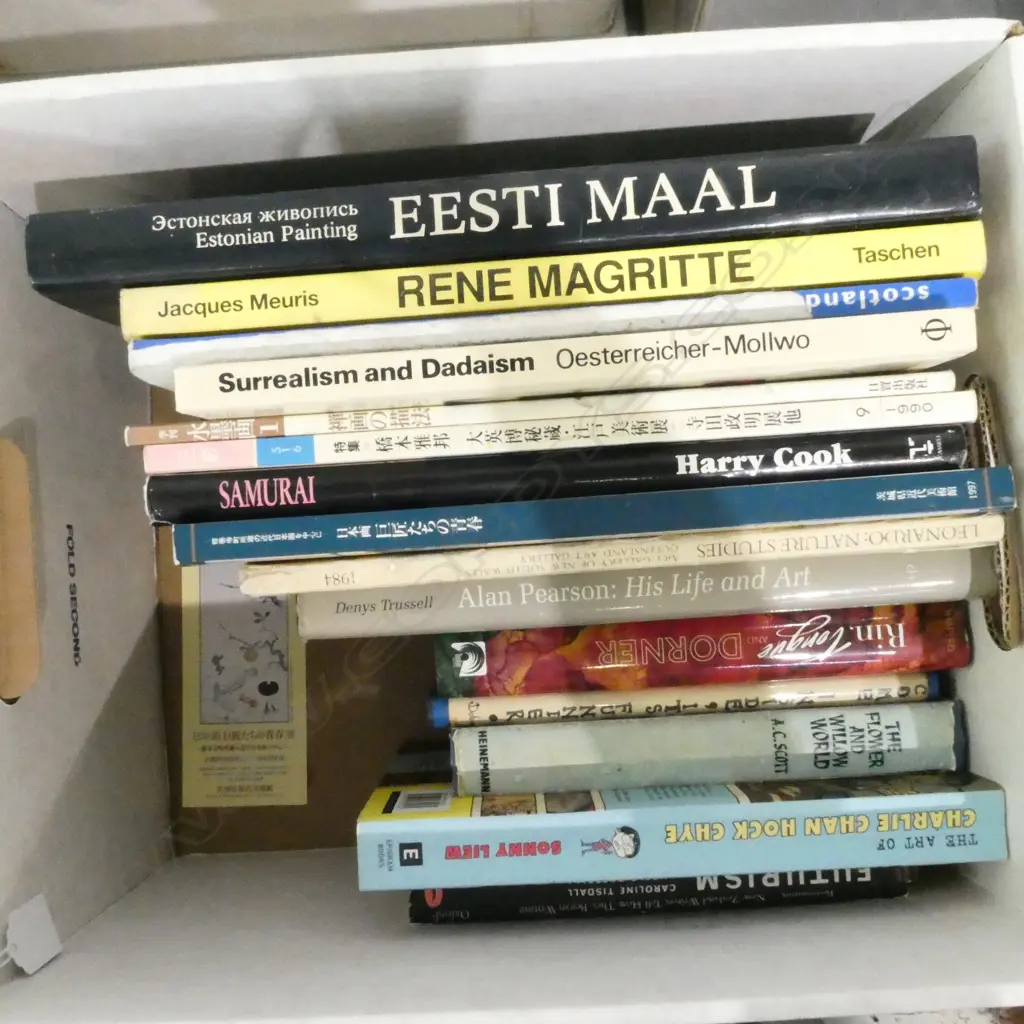BOX LOT: BOOKS ON ART AND JAPAN  Image 1++