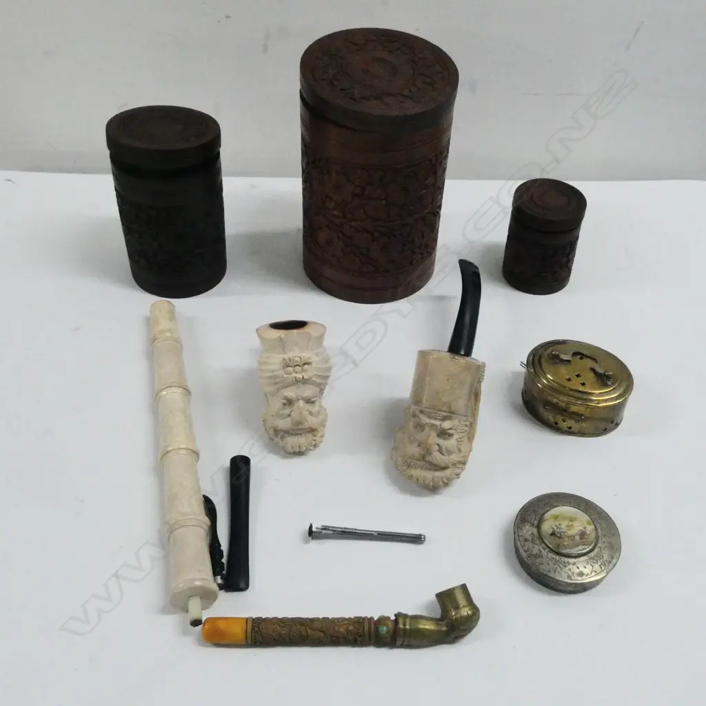 3 GRADUATING FLORAL CARVED WOODEN CONTAINERS, BRASS LIDDED BOX & ASST PIPE PARTS Image 1++