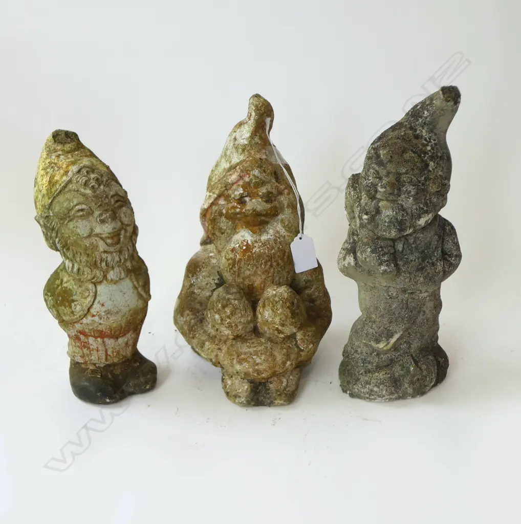 3 CONCRETE GARDEN KNOMES H.290mm Image 1++