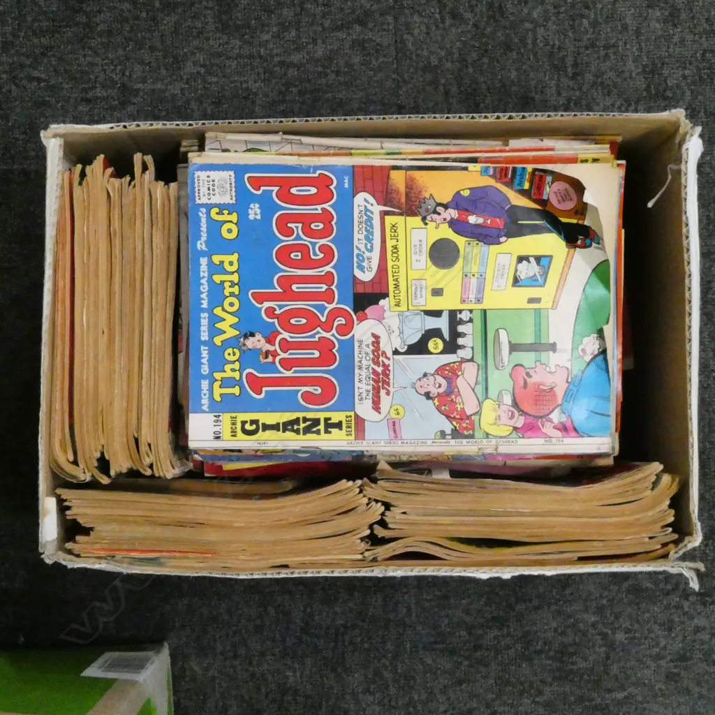 2 BOXES OF ASSORTED COMICS & MAGAZINES Image 1++
