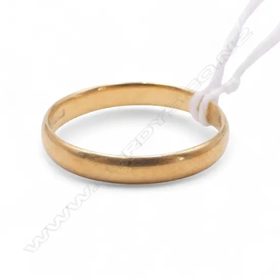18CT YELLOW GOLD HALF HOOP RING 'J. Pascoe' 3.2gms SIZE T