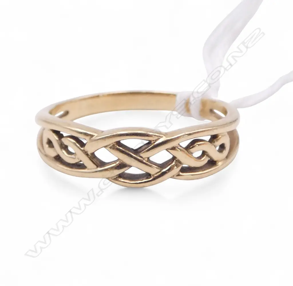 9ct GOLD CELTIC KNOT BAND RING 3.5gms SIZE Y Image 1++