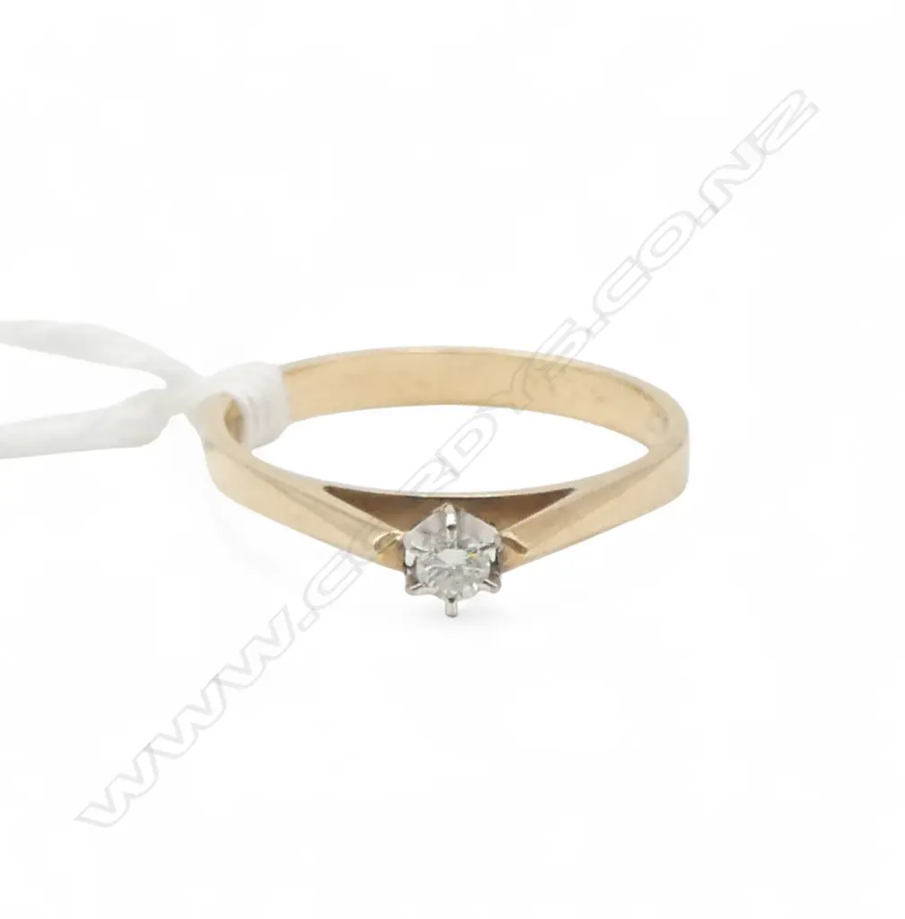9ct GOLD SOLITAIRE DIAMOND RING 1.7gms SIZE O Image 1++