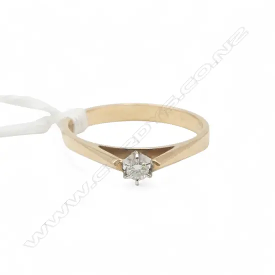 9ct GOLD SOLITAIRE DIAMOND RING 1.7gms SIZE O