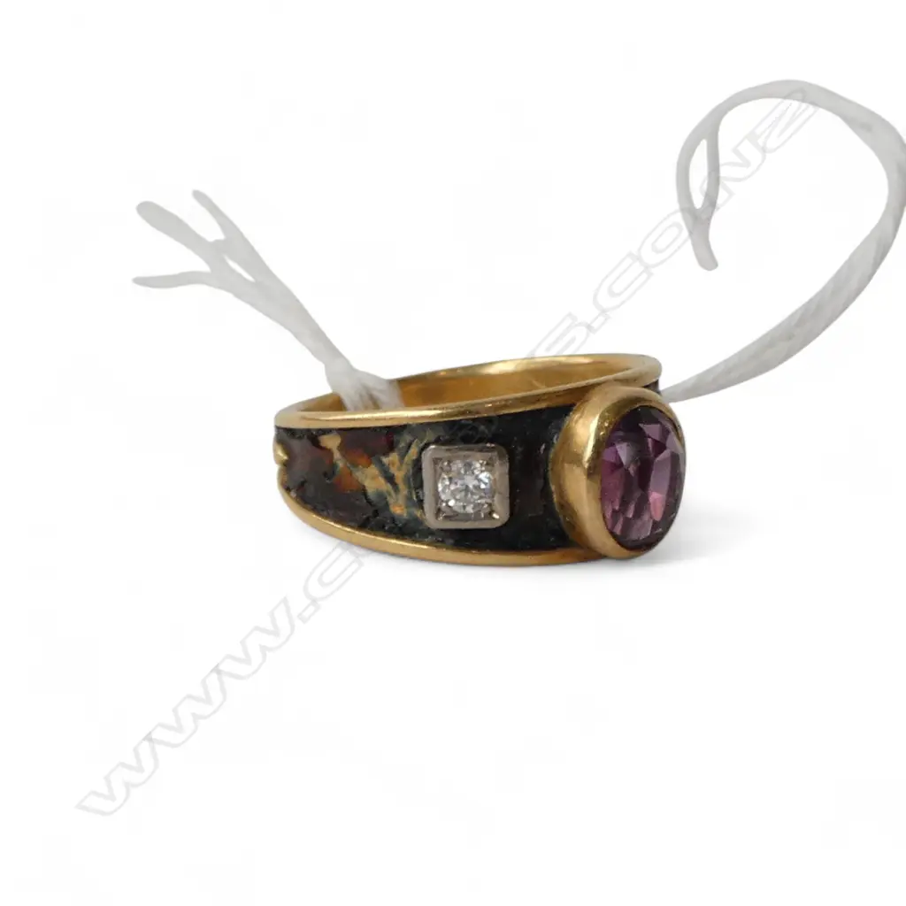 18ct GOLD AMETHYST & 2 DIAMOND RING THE RECCESSED ENAMEL FAULTED 4.68gms SIZE N1/2 Image 1++