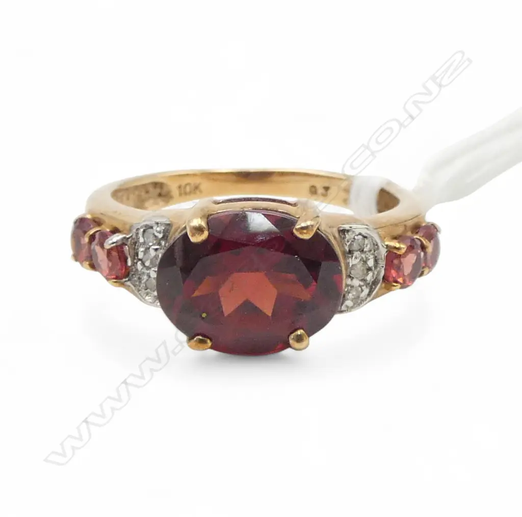 10ct GOLD & GARNET & DIAMOND RING 3.1gms SIZE O Image 1++
