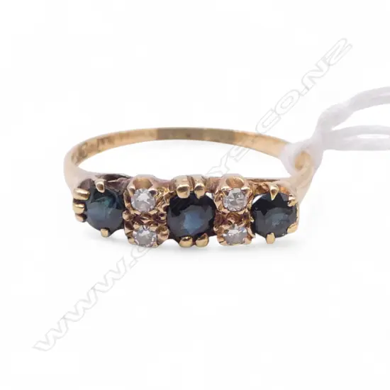 18ct GOLD DIAMOND & 3 SAPPHIRE RING  2.4gms SIZE R
