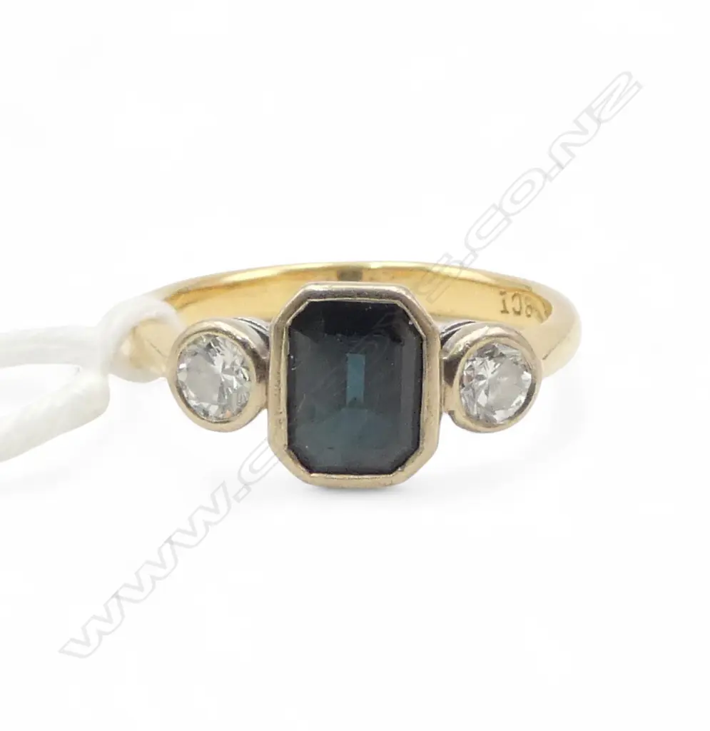 18ct DIAMOND & BLACK SAPPHIRE RING, 4.10gms SIZE O Image 1++