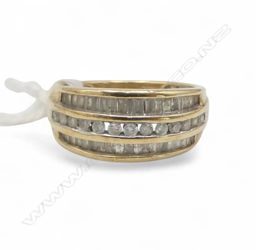 9ct  CHANNEL SET DIAMOND BAND, 3.71gm SIZE N Image 1++