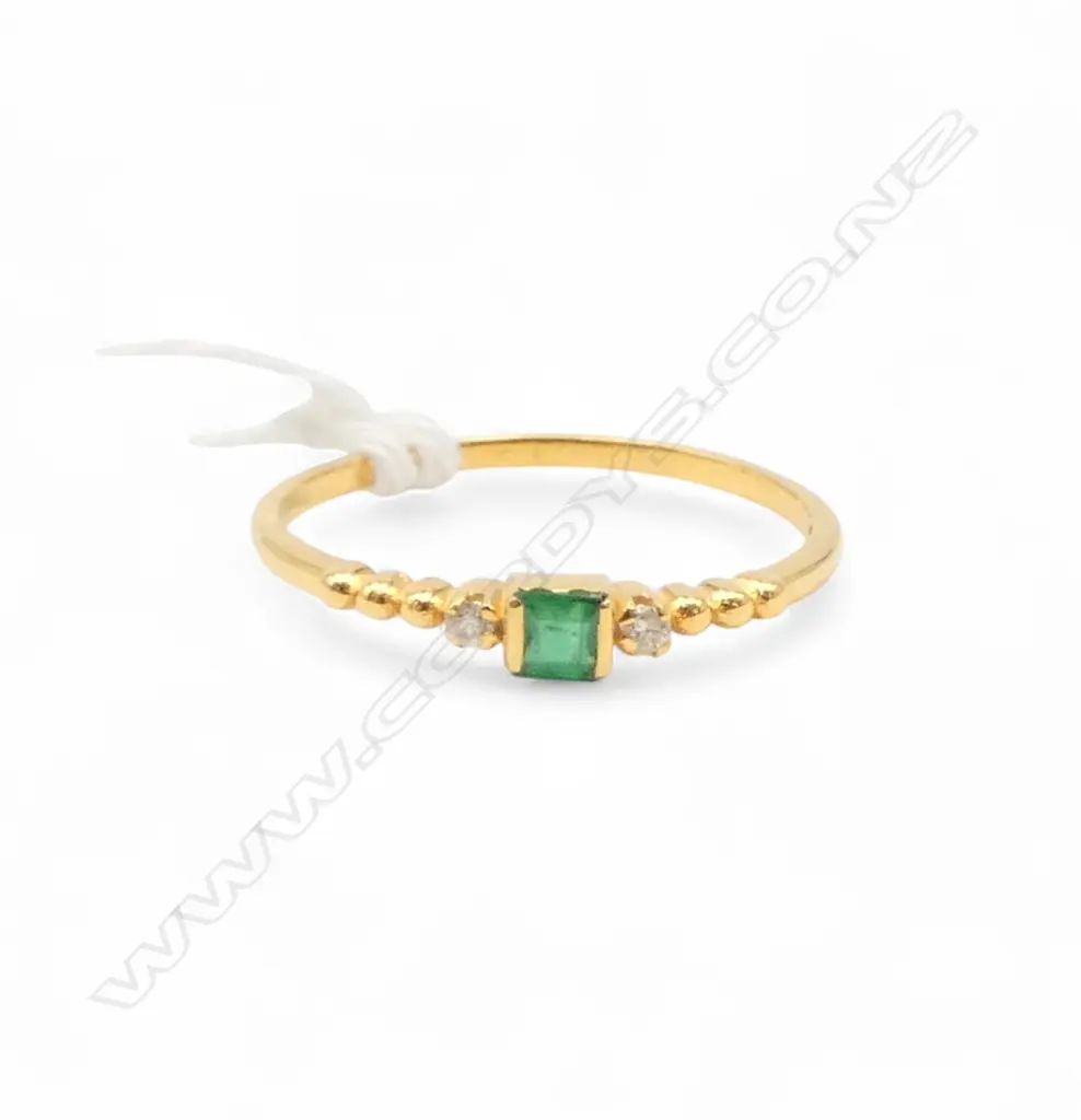14ct DIAMOND & EMERALD RING SIZE L (0.9 Grams) Image 1++