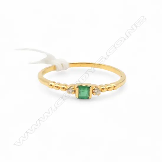 14ct DIAMOND & EMERALD RING SIZE L (0.9 Grams)