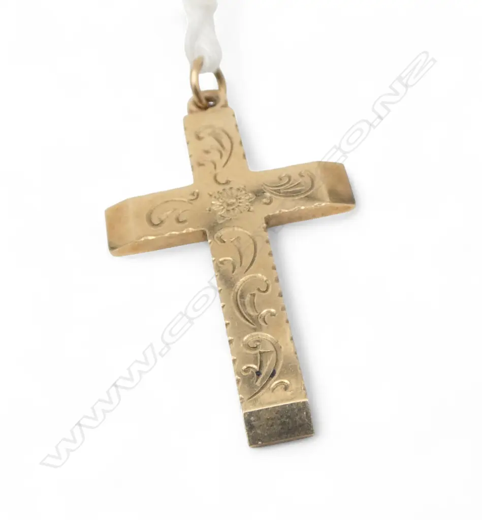 9ct GOLD CROSS engraved CROSS PENDANT scroll engraved  3.45gms Image 1++