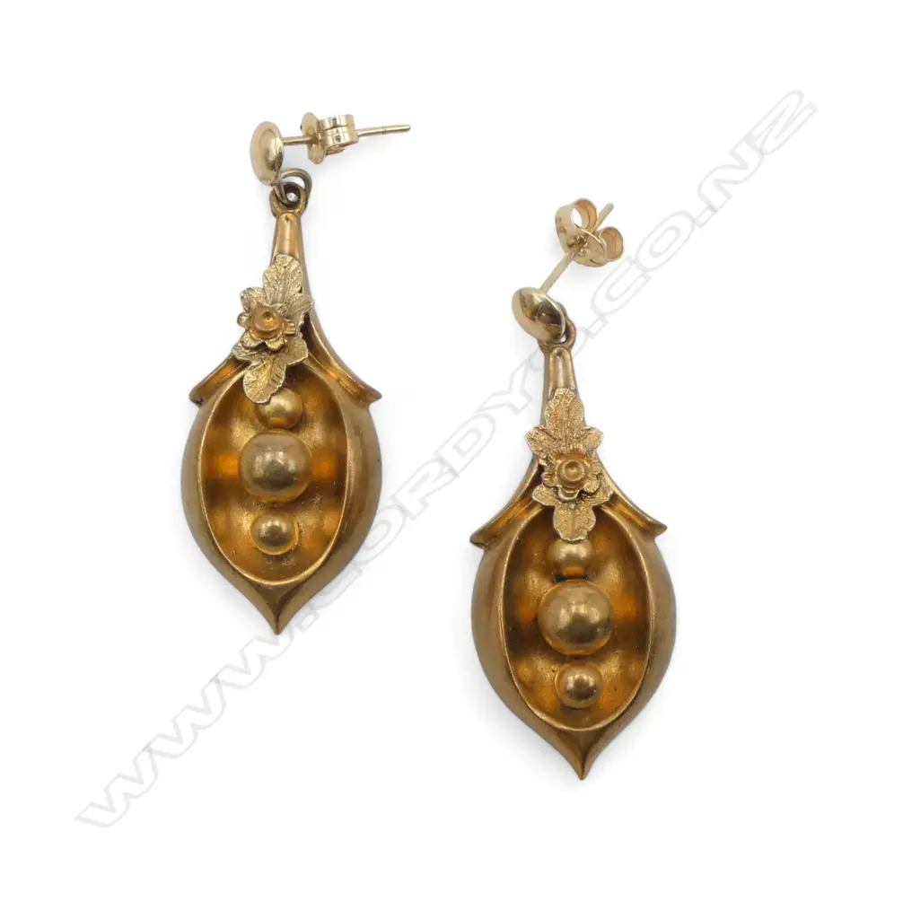 Pair of Victorian pinchbeck drop earrings Image 1++