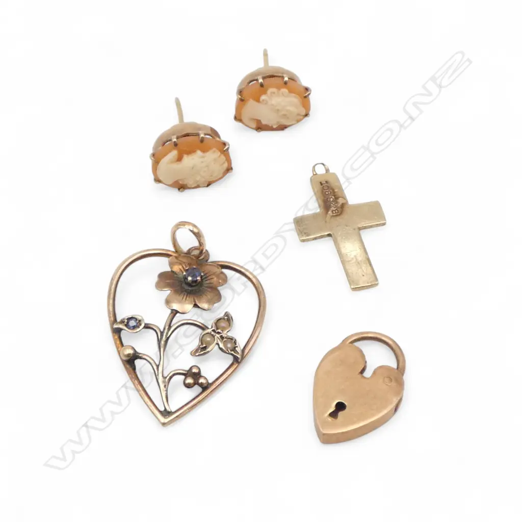 ASST. 9ct GOLD JEWELLERY: padlock clasp. pr cameo earings. cross. Edw. pendant 5.5gms  Image 1++