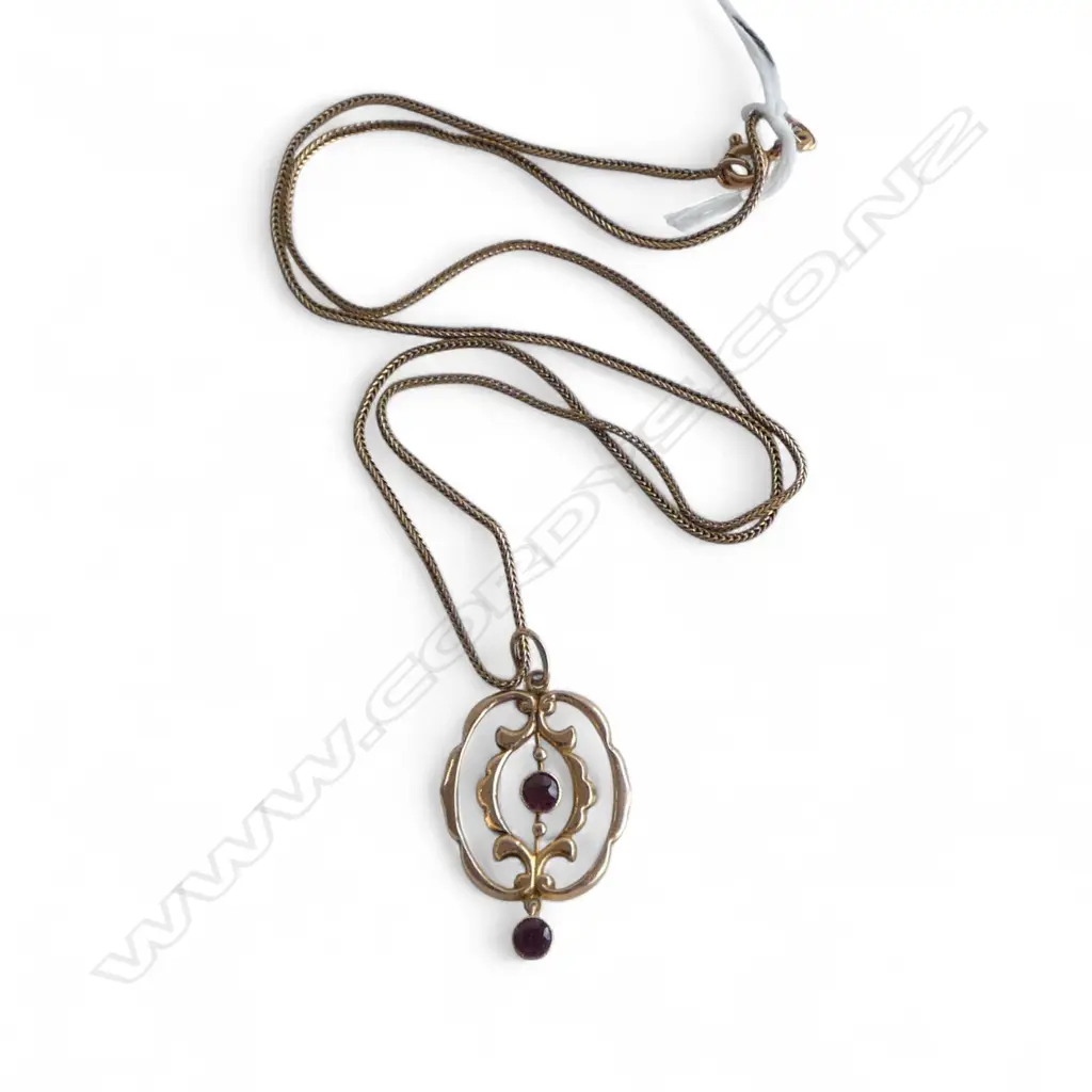 9CT GARNET PENDANT ON 9ct SNAKE LINK CHAIN NECKLACE, 4.3gms L.510mm Image 1++