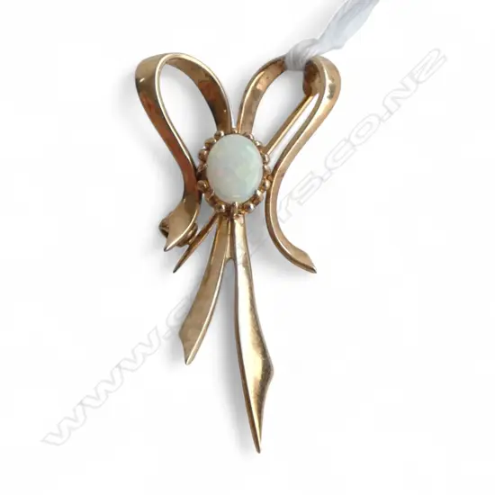 9CT GOLD AND MILK OPAL BOW BROOCH 4.4gms