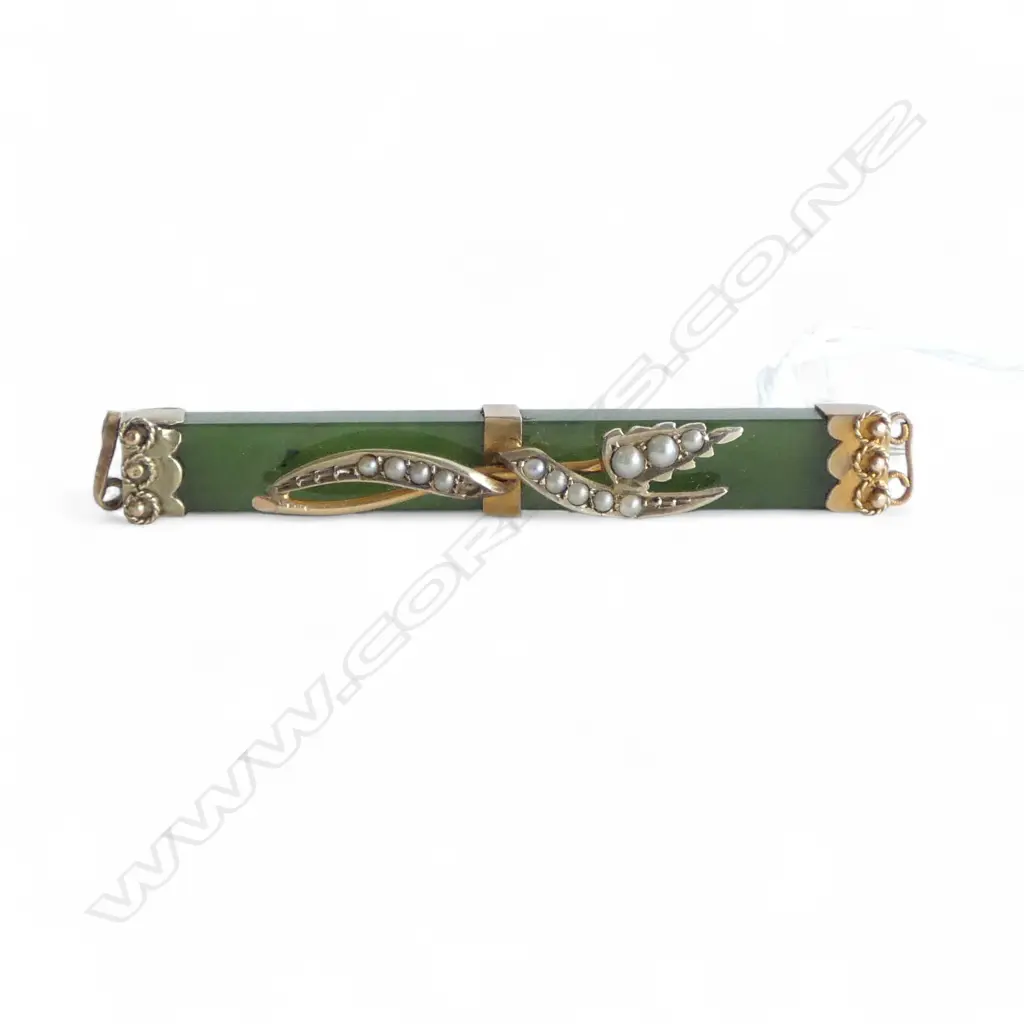 9CT GOLD POUNAMU AND PEARL BROOCH  Image 1++