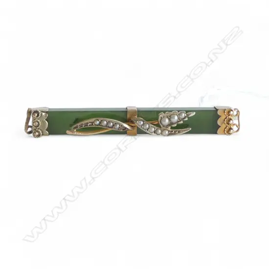 9CT GOLD POUNAMU AND PEARL BROOCH 