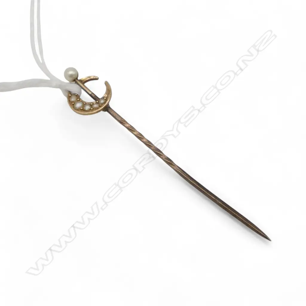 18ct & SEED PEARL CRESCENT TOPPED STICK PIN, metal pin,1.12gm Image 1++